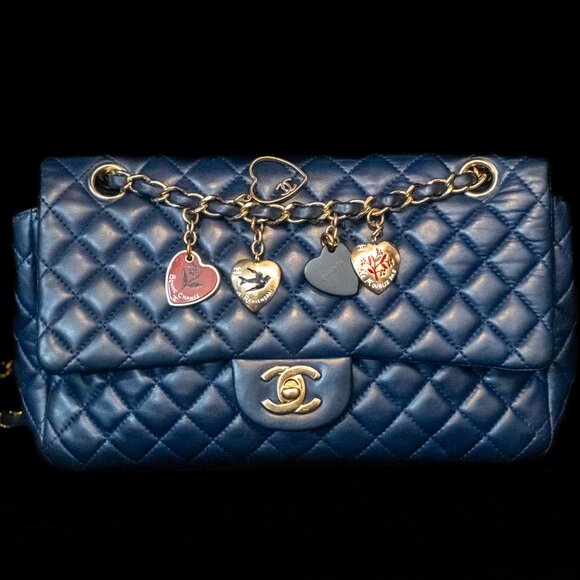 RARE! CHANEL Valentine's Charms Matelasse Quilted Lambskin CC in Blue - Picture 3 of 15